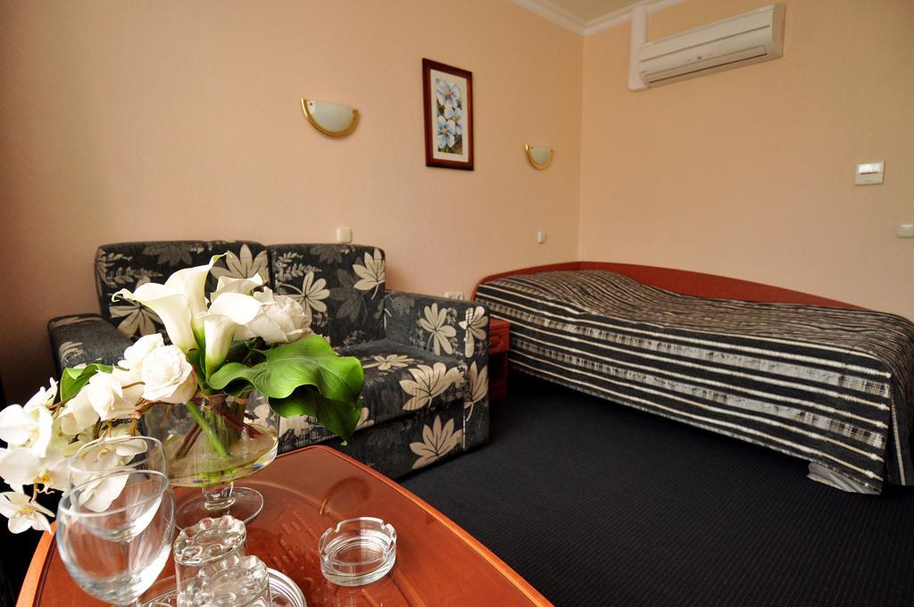 Hotel Yubileiny Minsk Eksteriør billede