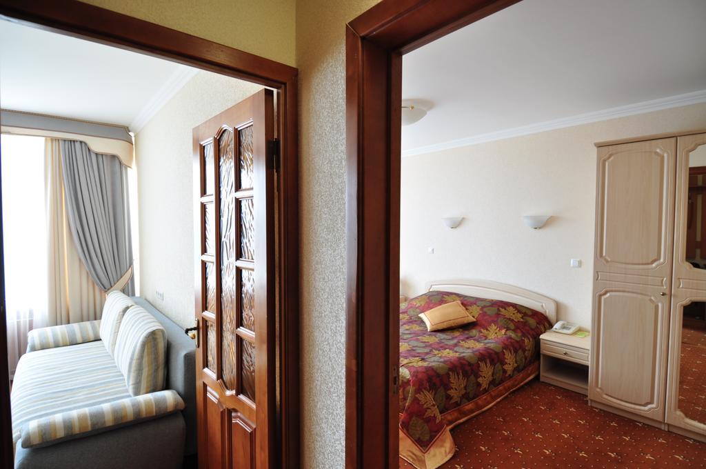 Hotel Yubileiny Minsk Eksteriør billede
