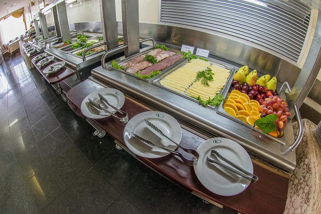 Hotel Yubileiny Minsk Eksteriør billede