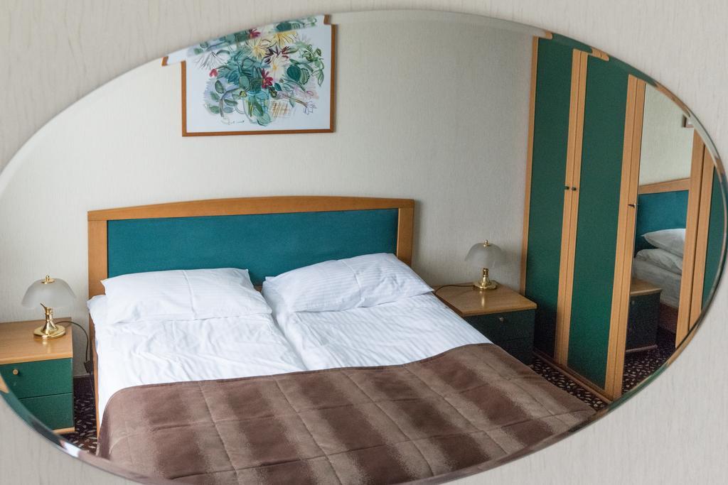 Hotel Yubileiny Minsk Eksteriør billede